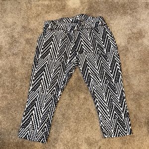 Women’s Flirtitude XXL crop workout pants.